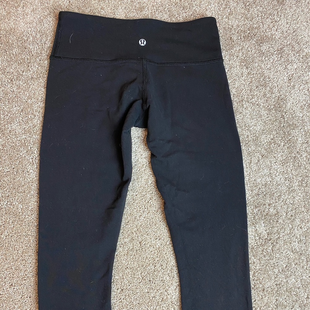 Lululemon Sz 4 black Capri leggings